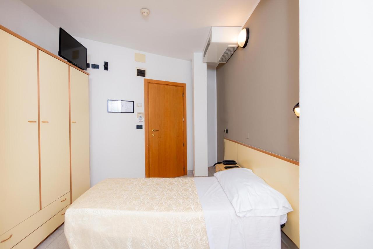 Hotel Galileo ริมินี ภายนอก รูปภาพ